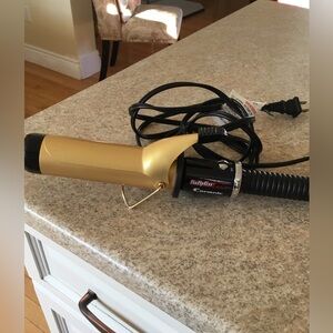 BaByliss pro ceramic professional curling iron.